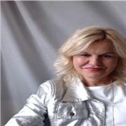 Laureata in Lettere con master in giornalismo